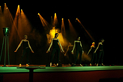 Dansare i Team magics show.